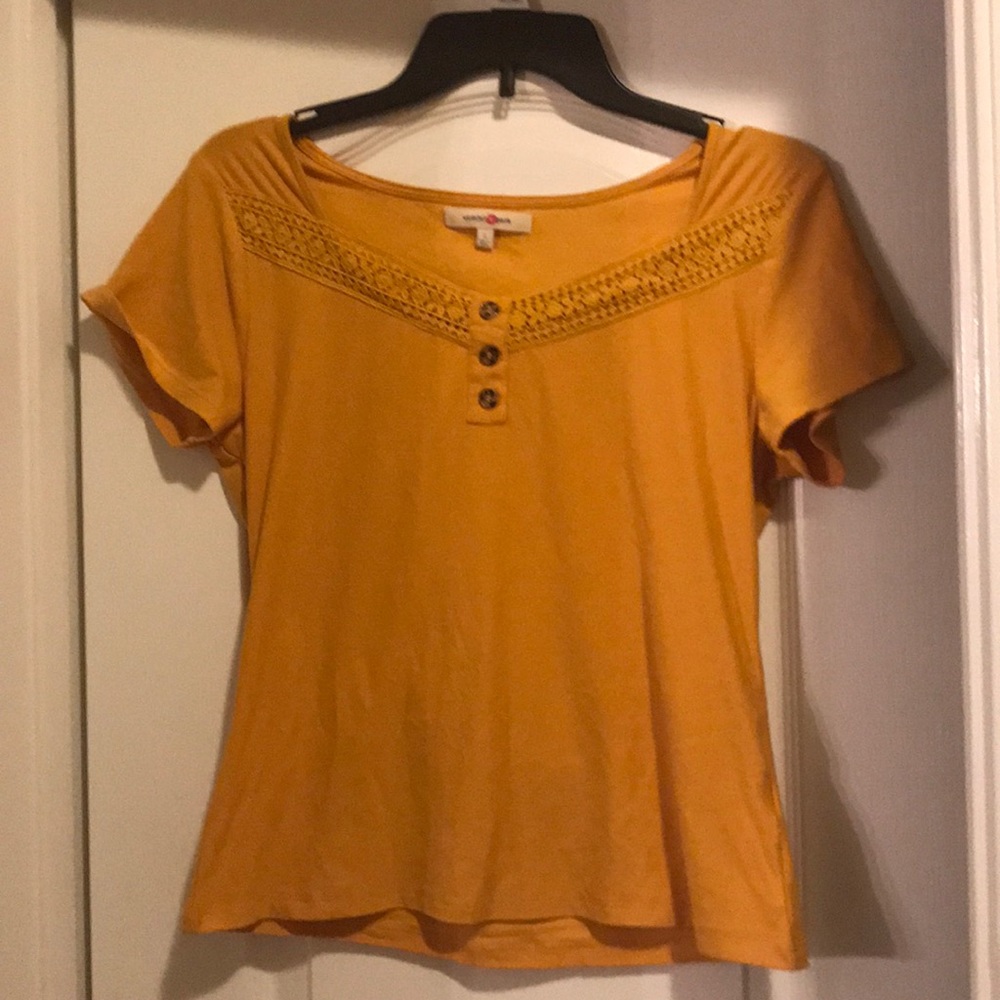 Soft, fall colored shirt :)🧡